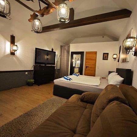 Pension Riverside In Leverkusen Hitdorf Am Rhein - Zentral An Der A1 Und 59 Exterior photo