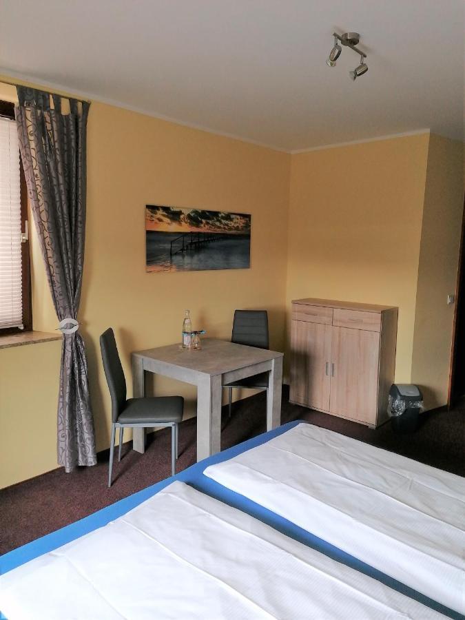 Pension Riverside In Leverkusen Hitdorf Am Rhein - Zentral An Der A1 Und 59 Exterior photo