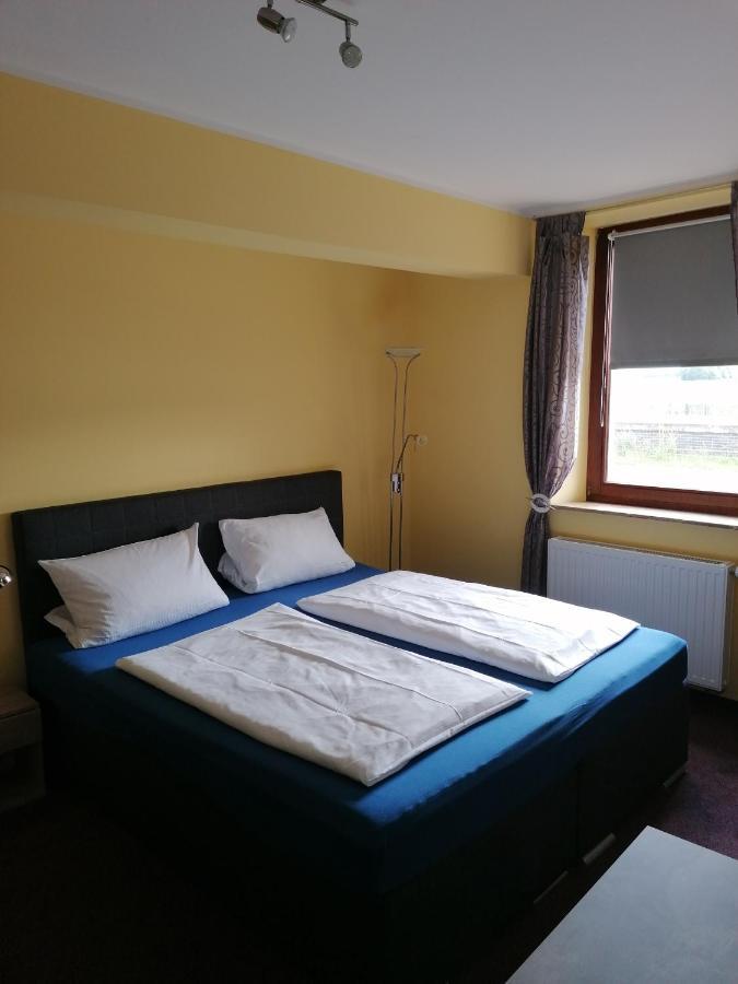 Pension Riverside In Leverkusen Hitdorf Am Rhein - Zentral An Der A1 Und 59 Exterior photo
