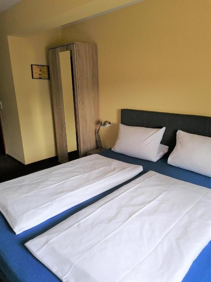 Pension Riverside In Leverkusen Hitdorf Am Rhein - Zentral An Der A1 Und 59 Exterior photo