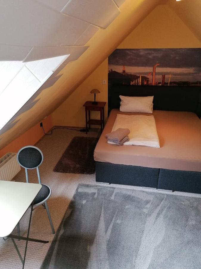 Pension Riverside In Leverkusen Hitdorf Am Rhein - Zentral An Der A1 Und 59 Exterior photo