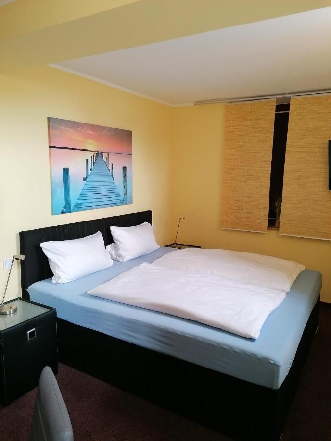 Pension Riverside In Leverkusen Hitdorf Am Rhein - Zentral An Der A1 Und 59 Exterior photo