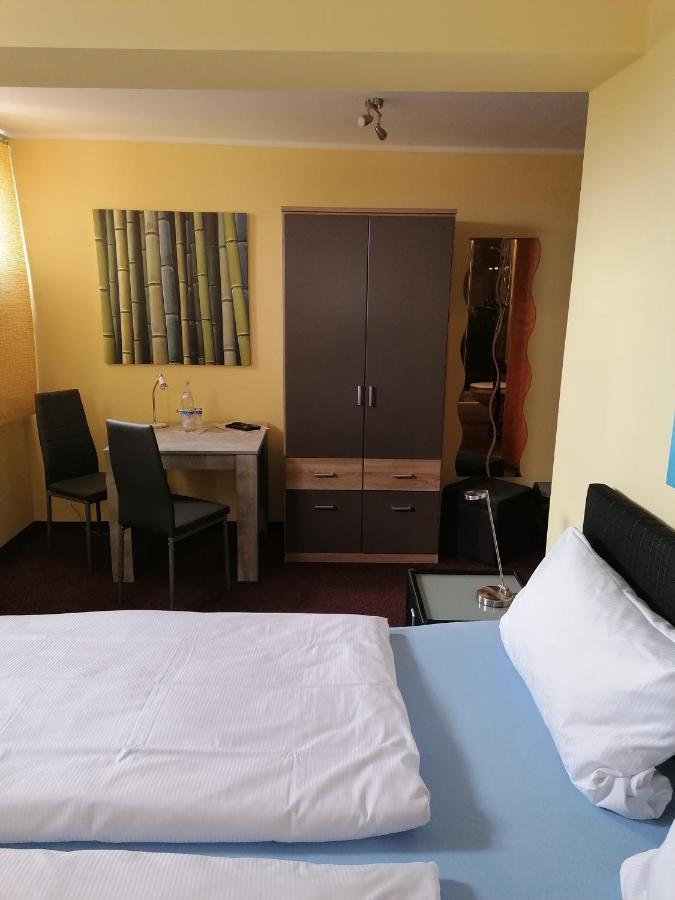 Pension Riverside In Leverkusen Hitdorf Am Rhein - Zentral An Der A1 Und 59 Exterior photo