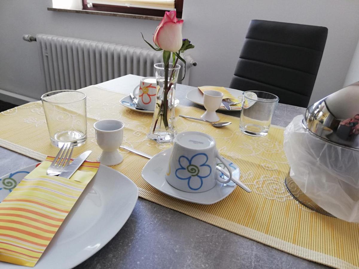 Pension Riverside In Leverkusen Hitdorf Am Rhein - Zentral An Der A1 Und 59 Exterior photo